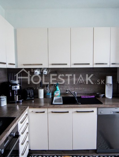 https://www.pavolholestiak.sk/storage/properties/104/thumb/predam-31-byt-na-chalupkovej-v-meste-cadca-nove-jadro_0.jpg?t=1683700349