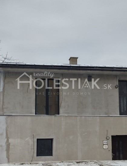 https://www.pavolholestiak.sk/storage/properties/113/thumb/exkluzivne-predam-nadstandardny-rodinny-dom-v-meste-cadca-sidl-iii_0.jpg?t=1668959170