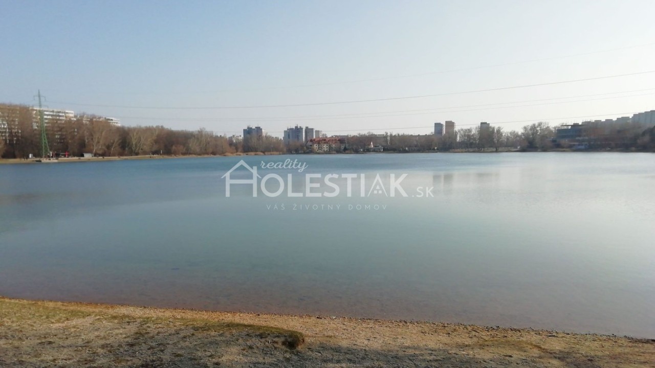 Predané - Predaj apartmánov v nádhernom prostredí pri jazere Bratislava.