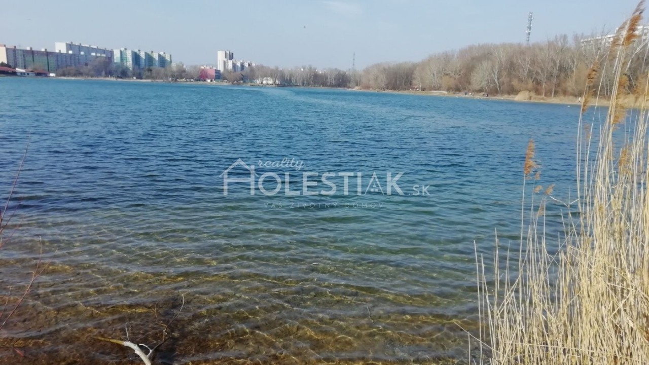 Predané - Predaj apartmánov v nádhernom prostredí pri jazere Bratislava.