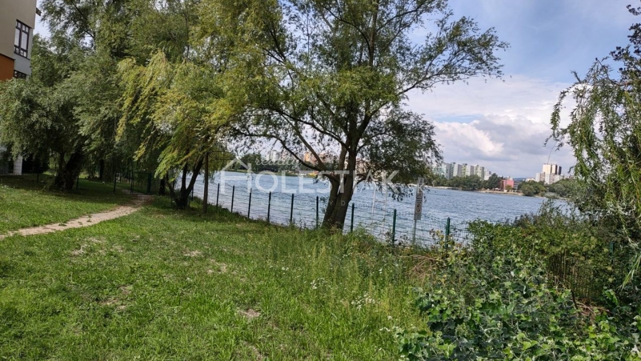 Predané - Predaj apartmánov v nádhernom prostredí pri jazere Bratislava.