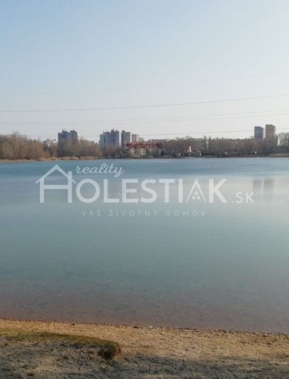 https://www.pavolholestiak.sk/storage/properties/12/thumb/predane-predaj-apartmanov-v-nadhernom-prostredi-pri-jazere-bratislava_0.jpg?t=1641227432