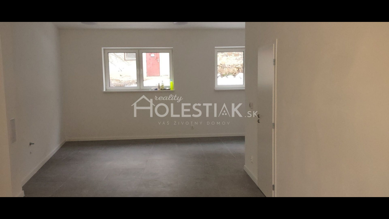 Dám do prenájmu nový obchodný priestor v centre mesta Čadca 44 m2 - exkluzívne