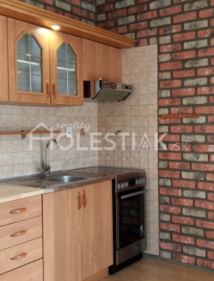 https://www.pavolholestiak.sk/storage/properties/134/thumb/zvyhodnena-cena-predam-21-vacsi-byt-na-zarci-cadca-rekonstruovany_0.jpg?t=1694697352