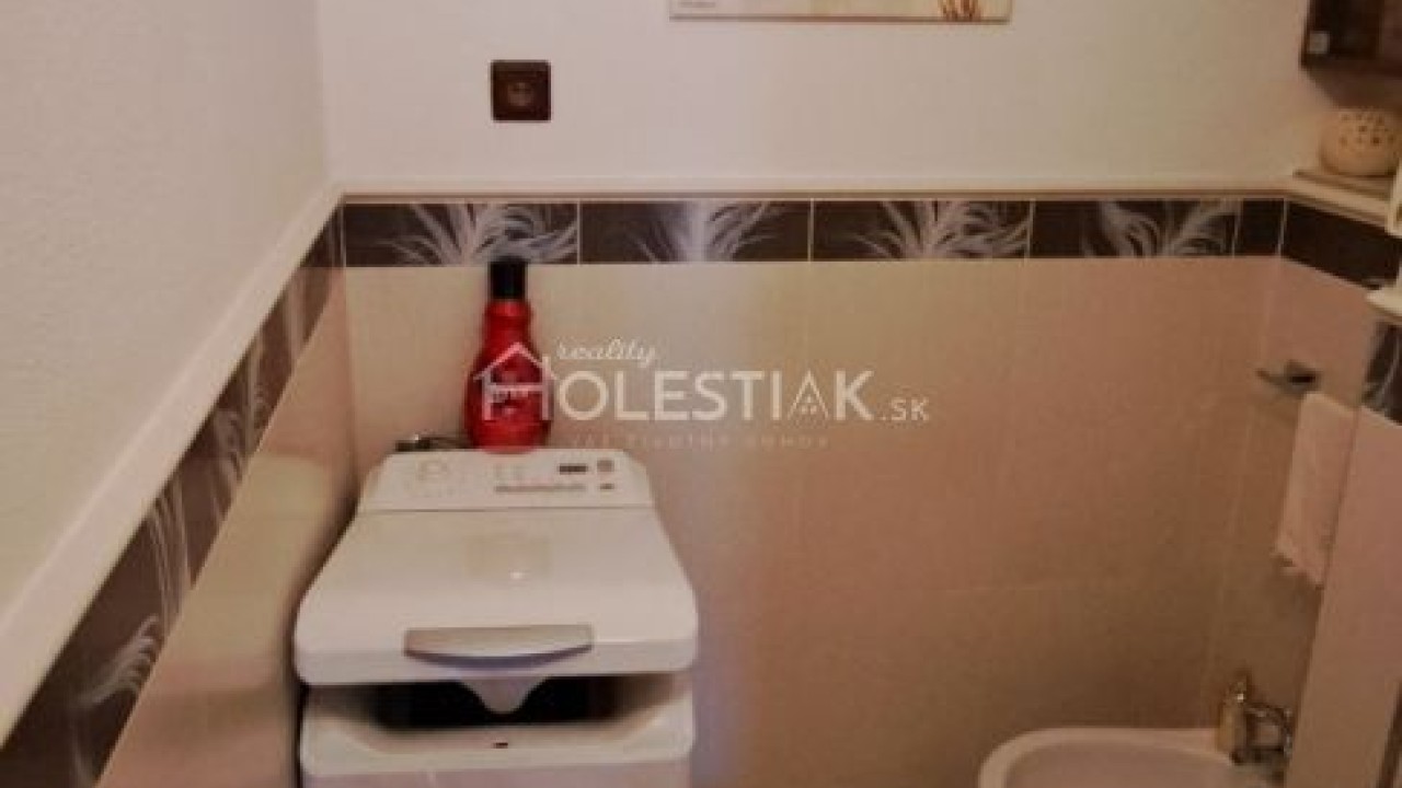 Predám exkluzívne pekný, veľký 4+1 byt Hriňová, okr. Detva