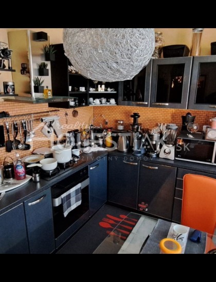 https://www.pavolholestiak.sk/storage/properties/137/thumb/predam-exkluzivne-pekny-velky-41-byt-hrinova-okr-detva_0.jpg?t=1689580867