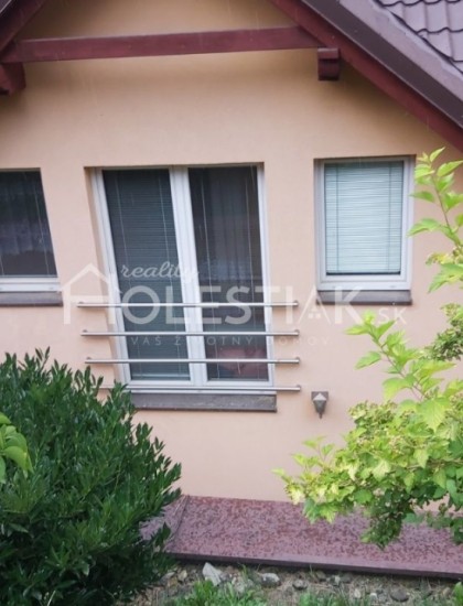 https://www.pavolholestiak.sk/storage/properties/143/thumb/odporucane-predam-pekny-rodinny-dom-v-centre-mesta-cadca-iba-u-nas_0.jpg?t=1696434332