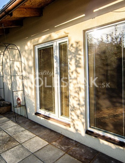 https://www.pavolholestiak.sk/storage/properties/150/thumb/odporucane-exkluzivne-predam-rodinny-dom-cadca-cadecka_0.jpg?t=1702993533