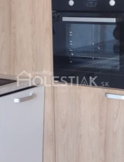 https://www.pavolholestiak.sk/storage/properties/151/thumb/rezervovany-predam-krasny-rekonstruovany-zariadeny-2-izbovy-byt-cadca-zarec-iba-u-nas_0.jpg?t=1746684967
