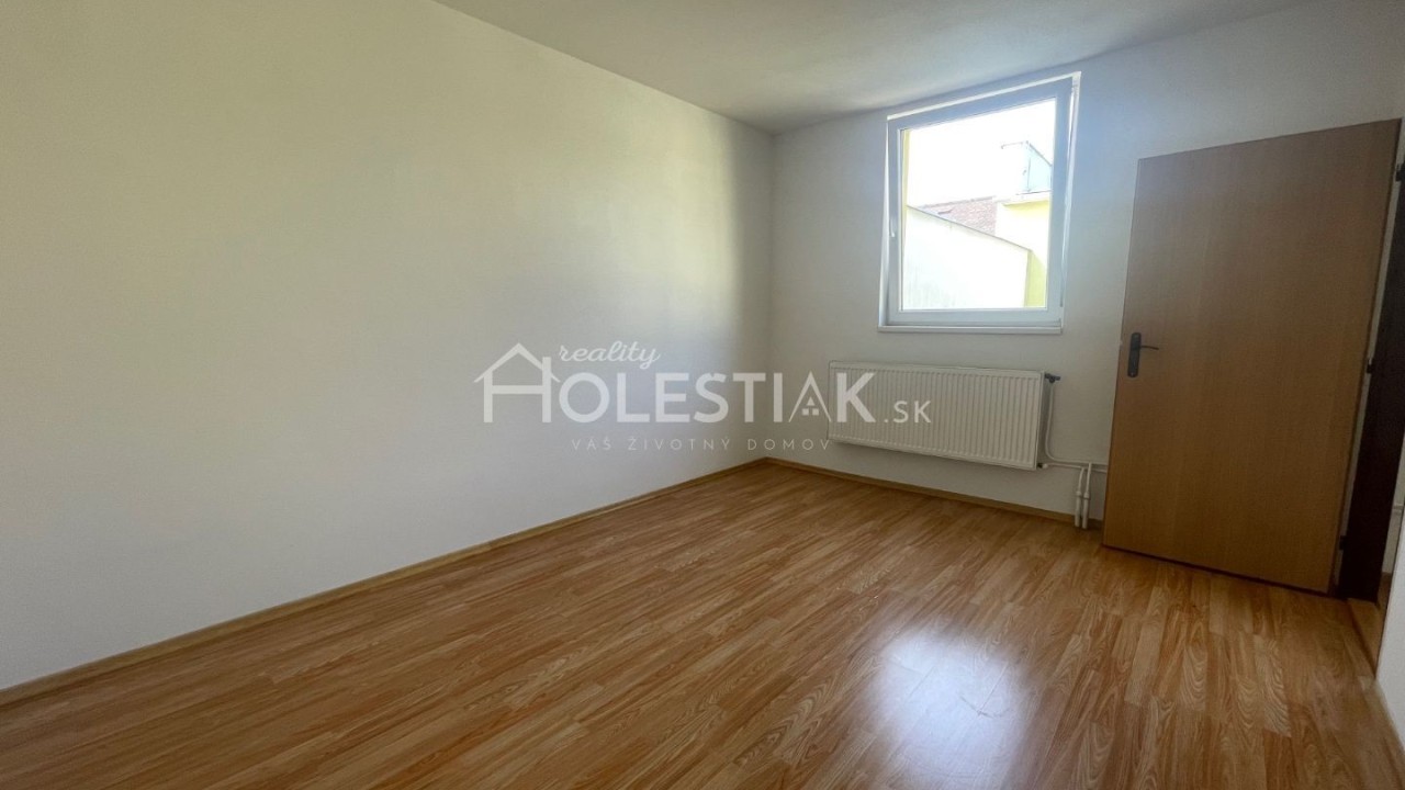 Prenájom 2-izbový byt, Rajec centrum