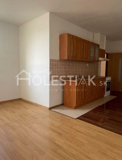 https://www.pavolholestiak.sk/storage/properties/152/thumb/prenajom-2-izbovy-byt-rajec-centrum_0.jpg?t=1694241032