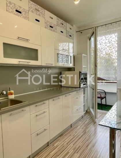 https://www.pavolholestiak.sk/storage/properties/168/thumb/prenajom-2-izbovy-byt-zilina-solinky_0.jpg?t=1693834238