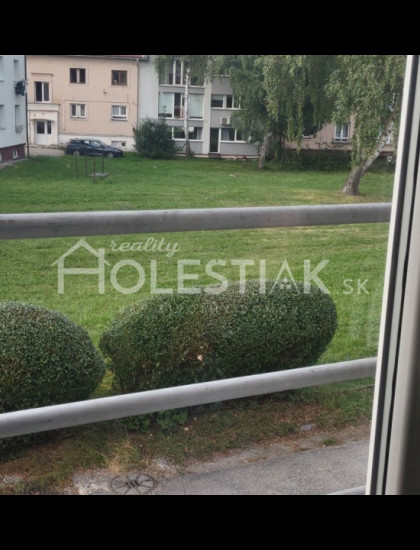 https://www.pavolholestiak.sk/storage/properties/170/thumb/zvyhodnena-cena-predam-31-v-centre-cadce-iba-u-nas_0.jpg?t=1715602781