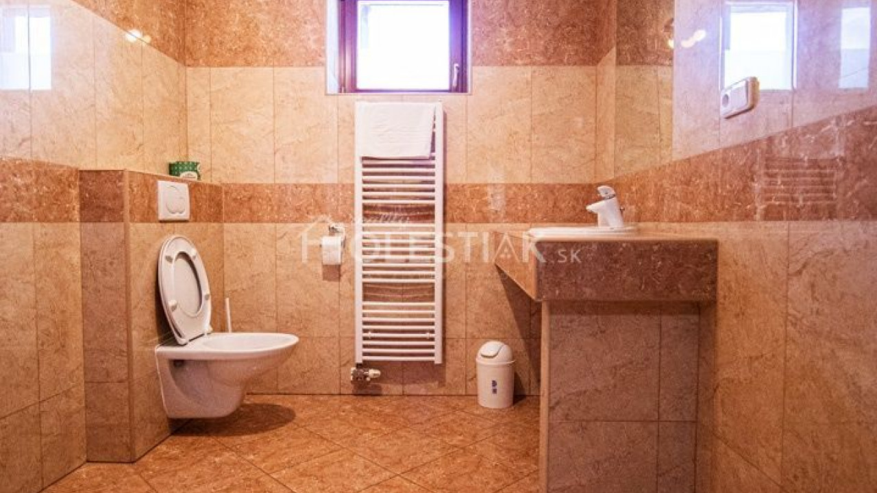Rezervované - Predám zaujímavý penzión s reštauráciou a kuchyňou Oščadnica
