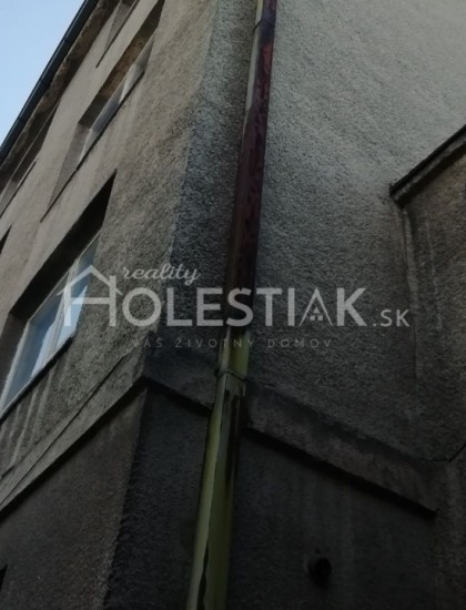 https://www.pavolholestiak.sk/storage/properties/22/thumb/znizena-cena-predam-vacsiu-4-podlaznu-tehlovu-budovu-vhodna-na-celkovu-rekonstrukciu-v-centre-mesta-cadca-406-m2-zastavana-plocha_0.jpg?t=1677177932