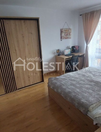 https://www.pavolholestiak.sk/storage/properties/249/thumb/predam-pekny-21-byt-na-zarci-s-dvoma-balkonmi-iba-u-nas_0.jpg?t=1698138050