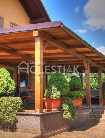 https://www.pavolholestiak.sk/storage/properties/25/thumb/predam-pekne-zariadeny-penzion-v-kupelnej-obci-podhajska_0.jpeg?t=1784252581