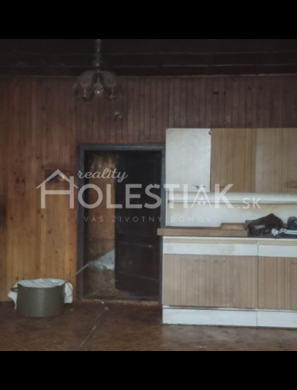 https://www.pavolholestiak.sk/storage/properties/253/thumb/rezervovane-zvyhodnena-cena-predam-starsi-dom-oscadnica-vrescovka_0.jpg?t=1740505581