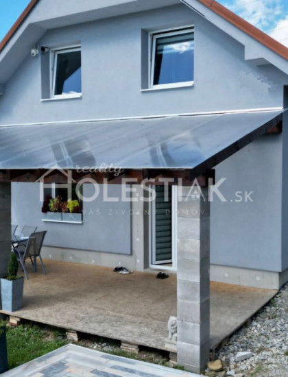 https://www.pavolholestiak.sk/storage/properties/260/thumb/exkluzivne-rodinny-dom-v-tichej-lokalite-rakova-korchan_0.jpg?t=1717083982