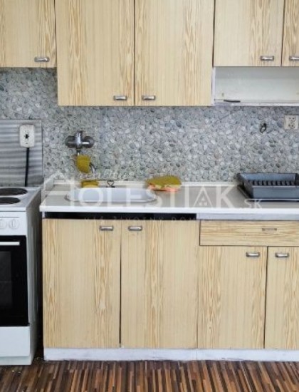 https://www.pavolholestiak.sk/storage/properties/277/thumb/predam-garsonku-na-zarci-cadca-iba-u-nas_0.jpg?t=1700070332