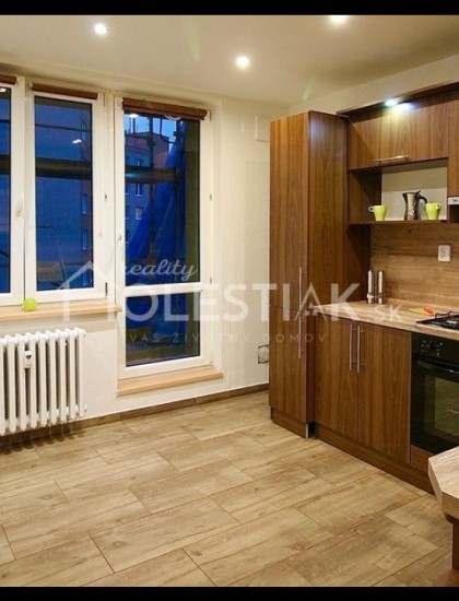 https://www.pavolholestiak.sk/storage/properties/284/thumb/prenajom-2-izbovy-byt-kysucke-nove-mesto_0.jpg?t=1702474282