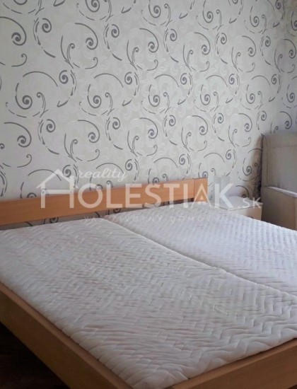 https://www.pavolholestiak.sk/storage/properties/291/thumb/prenajom-2-izboveho-bytu-zilina-centrum_0.jpg?t=1702912489