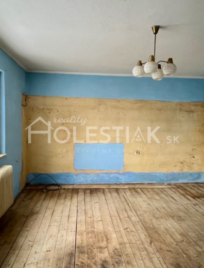 https://www.pavolholestiak.sk/storage/properties/307/thumb/rodinny-dom-v-povodnom-stave-neslusa_0.jpg?t=1710852372
