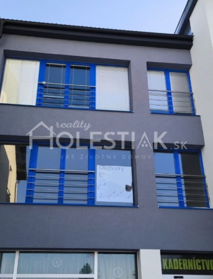 https://www.pavolholestiak.sk/storage/properties/323/thumb/dam-do-prenajmu-dva-obchodne-a-kancelarske-priestory-cadca-iba-u-nas_0.jpg?t=1705186903