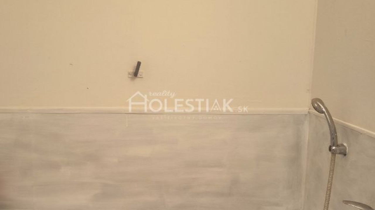 Znížená cena - Predám 2+1 byt v meste Čadca, Mierová ul.