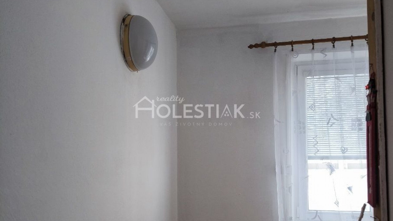 Znížená cena - Predám 2+1 byt v meste Čadca, Mierová ul.