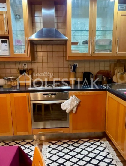 https://www.pavolholestiak.sk/storage/properties/332/thumb/priestranny-5-izbovy-byt-95m2-zilina-solinky_0.jpg?t=1706708737