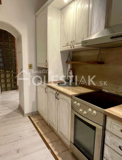 https://www.pavolholestiak.sk/storage/properties/339/thumb/exkluzivne-3-izbovy-byt-turzovka-centrum_0.jpg?t=1707995753