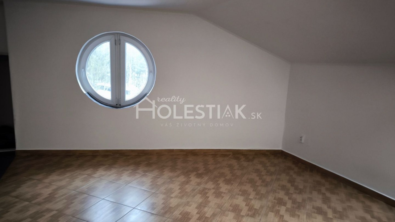 Rezervované - Dám do prenájmu krásny, väčší, mezonetový byt 2+1 v centre mesta Čadca, iba u nás