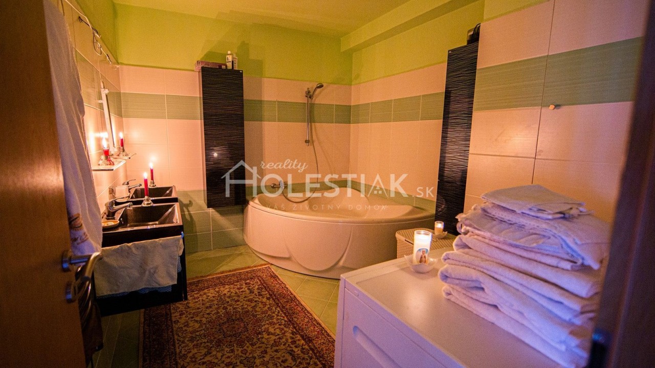 Rezervované - Luxusný byt v centre mesta Čadca - 164 m2 iba u nás