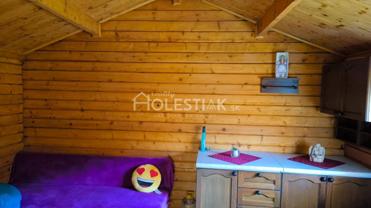 Predám peknú chatku - Zákopčie s väčším pozemkom 
