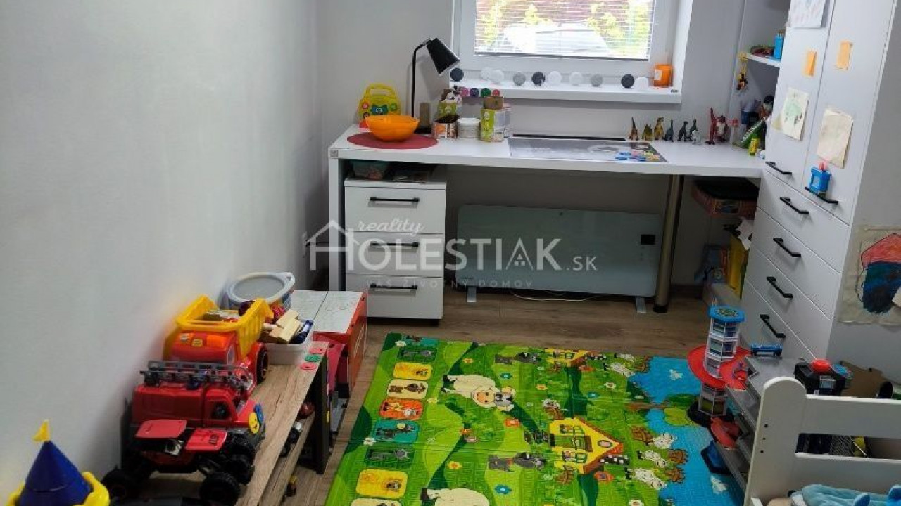 Rezervované - Predám 3+1 byt so záhradkou a 2xpark. Čadca