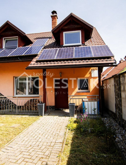 https://www.pavolholestiak.sk/storage/properties/386/thumb/rezervovane-predam-dom-v-centre-mesta-cadca-iba-u-nas_0.jpg?t=1727352089