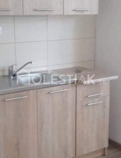 https://www.pavolholestiak.sk/storage/properties/396/thumb/rezervovane-predam-11-byt-cadca-iba-u-nas_0.jpg?t=1727349539