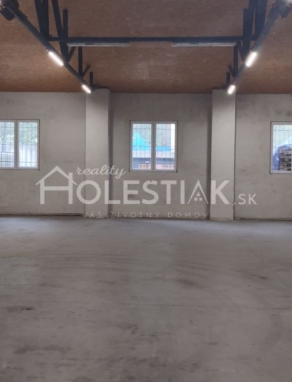 https://www.pavolholestiak.sk/storage/properties/41/thumb/dam-do-prenajmu-pekny-samostatny-skladovy-ci-prev-priestor-260-m2-v-cadci_0.jpg?t=1642107635