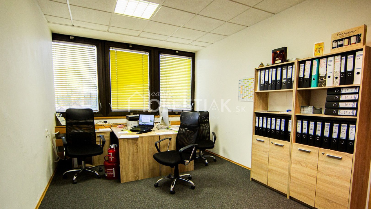 Predám exkluzívne administratívnu budovu v centre, Dolný Kubín