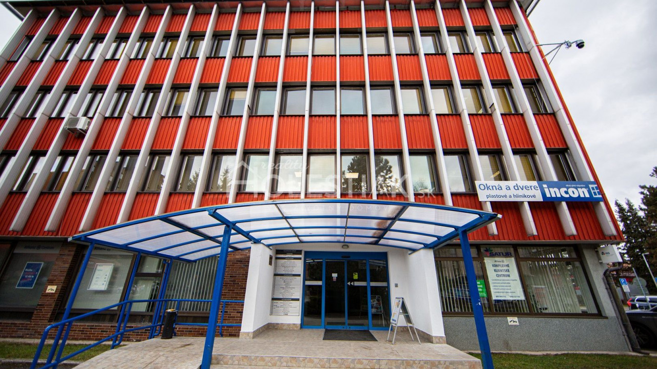Predám exkluzívne administratívnu budovu v centre, Dolný Kubín