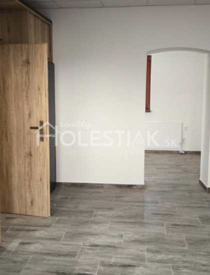 https://www.pavolholestiak.sk/storage/properties/444/thumb/dam-do-prenajmu-luxusny-11-byt-v-centre-mesta-cadca-iba-u-nas_0.jpeg?t=1784252581