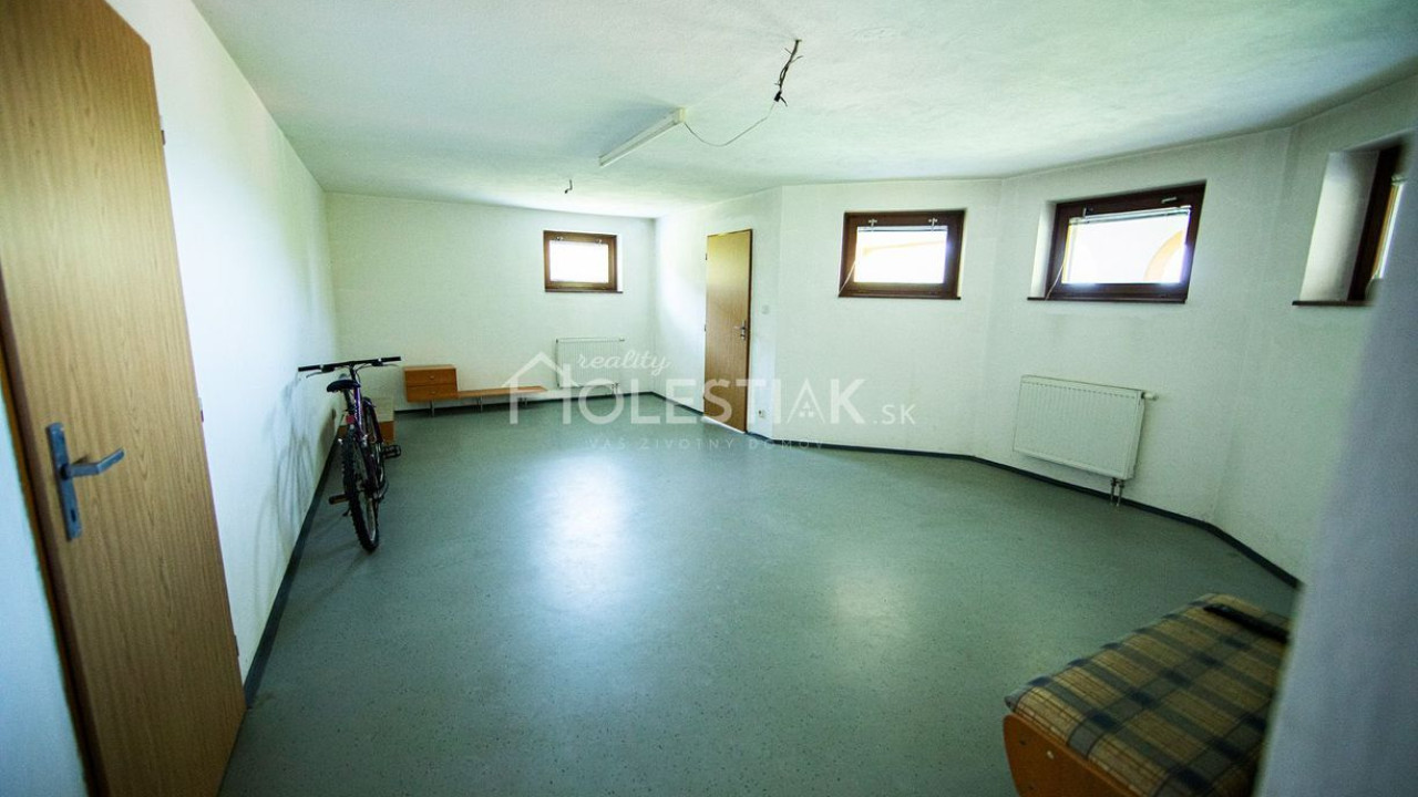 Odporúčané - Predám veľký, nadštandardný rodinný dom - Zákopčie