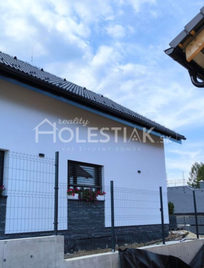 https://www.pavolholestiak.sk/storage/properties/470/thumb/odporucane-predam-novy-dom-v-meste-cadca-iba-u-nas_0.jpeg?t=1789809123