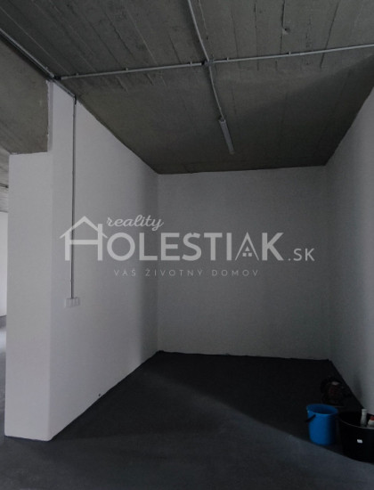 https://www.pavolholestiak.sk/storage/properties/488/thumb/zvyhodnena-cena-dam-do-prenajmu-155-m2-v-centre-cadca-iba-u-nas_0.jpeg?t=1784252686