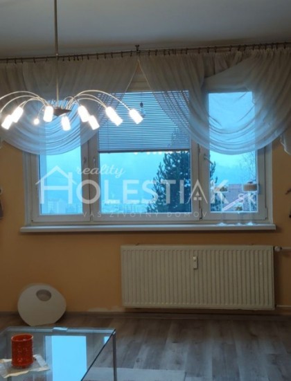 https://www.pavolholestiak.sk/storage/properties/49/thumb/rezervovane-predam-pekny-zariadeny-prerobeny-31-byt-cadca-volny-ihned_0.jpg?t=1639522831
