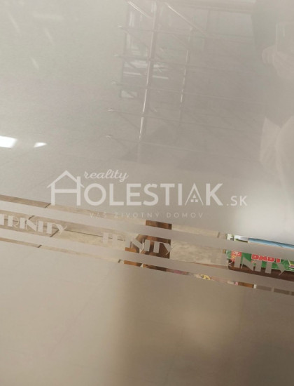 https://www.pavolholestiak.sk/storage/properties/502/thumb/dam-do-prenajmu-priestory-v-centre-cadca_0.jpeg?t=1787146622