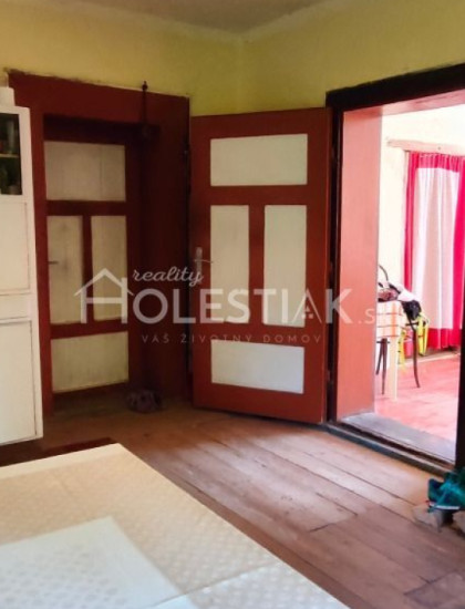 https://www.pavolholestiak.sk/storage/properties/507/thumb/predam-na-polosamote-domcek-vysoka-nad-kysucou-iba-u-nas_0.jpeg?t=1789809301