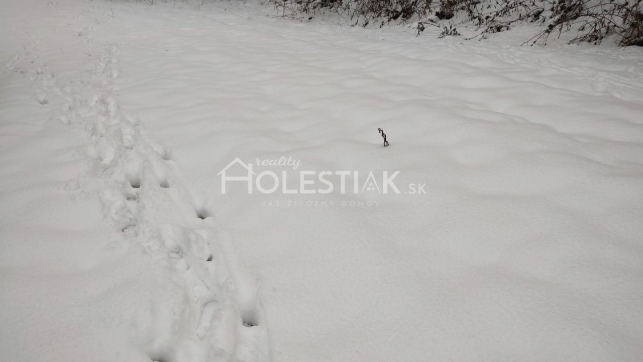 Znížená cena - Predám krásny pozemok v obci Čierne (okr. Čadca), 612 m2, IS v dosahu 20 m - EXKLUZÍVNE