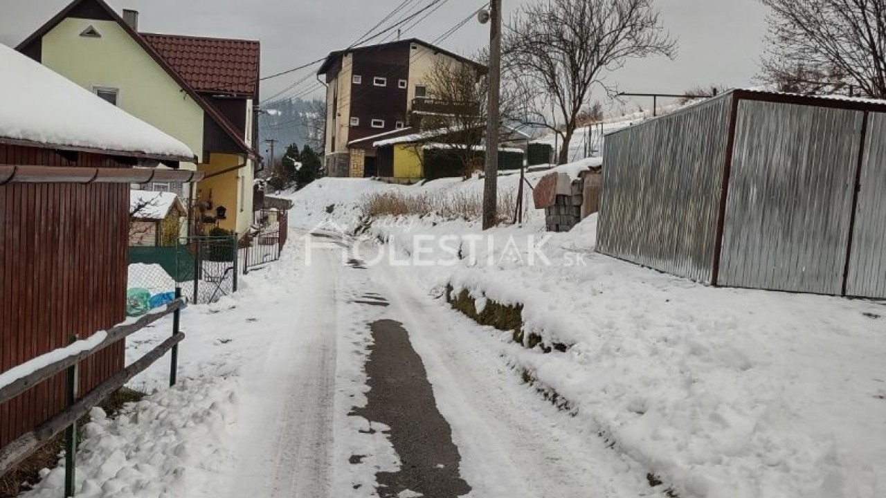 Znížená cena - Predám krásny pozemok v obci Čierne (okr. Čadca), 612 m2, IS v dosahu 20 m - EXKLUZÍVNE